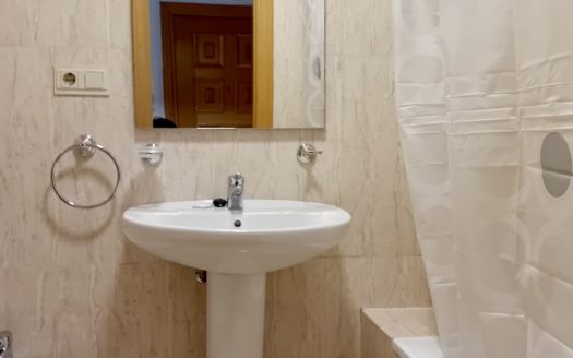 Magnífico piso de 2 dormitorios con calefacción incluida junto a Acera del Darro