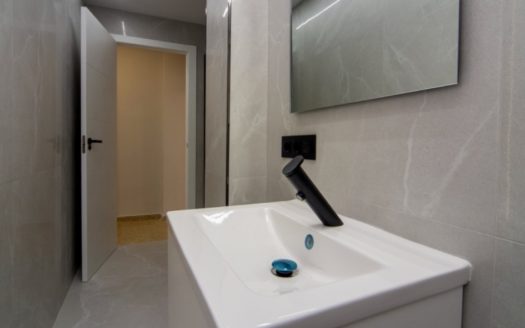 Excelente piso de 4 dormitorios y 2 baños en Camino de Ronda