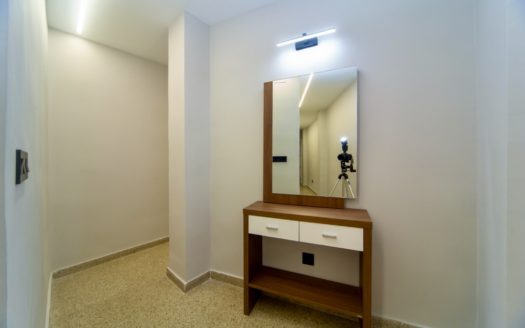Habitaciones en piso de 4 dormitorios y 2 baños en Camino de Ronda