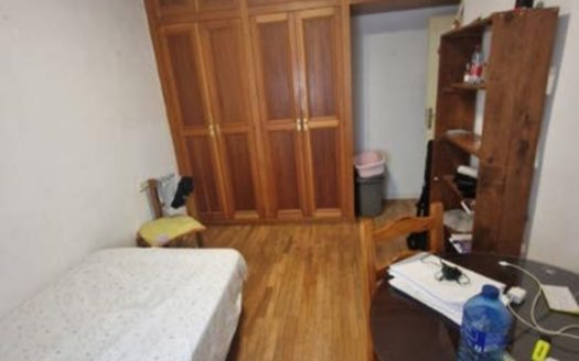 Piso de 3 dormitorios en Plaza Einstein – en granada