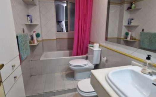 Piso de 3 dormitorios en Plaza Einstein – en granada