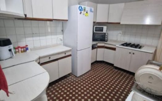 Piso de 3 dormitorios en Plaza Einstein – en granada