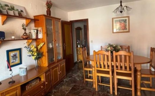 Piso de 3 dormtioriso con Garaje en Joaquina Eguaras.