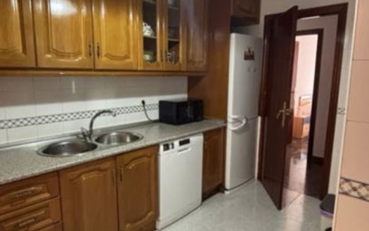 Piso de 3 dormtioriso con Garaje en Joaquina Eguaras.