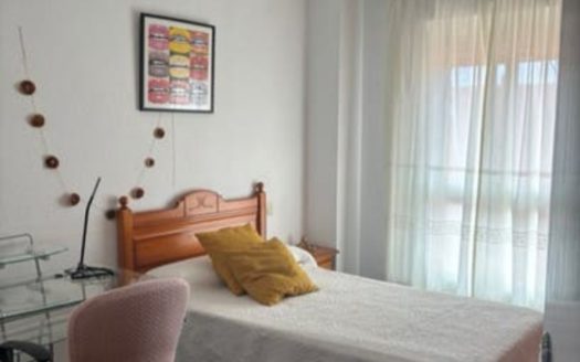 Piso de 3 dormtioriso con Garaje en Joaquina Eguaras.