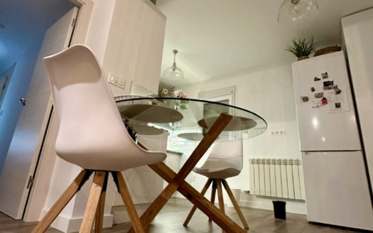 Excelente piso de 3 dormitorios con wifi incluido en Avenida Pablo Picasso