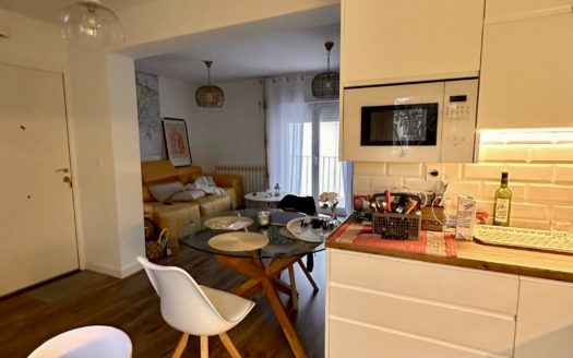 Excelente piso de 3 dormitorios con wifi incluido en Avenida Pablo Picasso