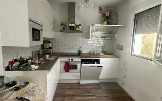 Habitaciones en piso de 3 dormitorios con wifi incluido en Avenida Pablo Picasso