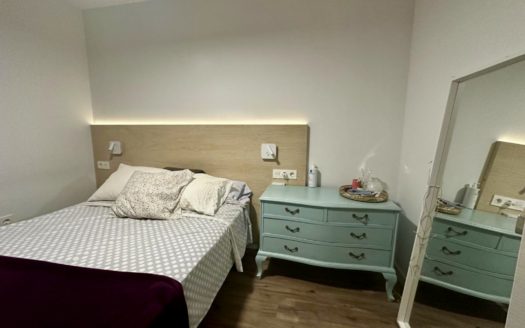 Habitaciones en piso de 3 dormitorios con wifi incluido en Avenida Pablo Picasso