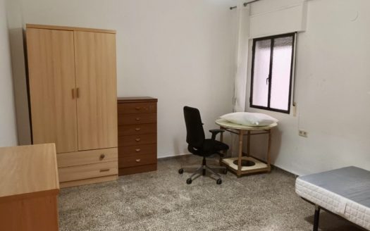 Estupendo piso de 3 dormitorios en Ancha de Capuchinos