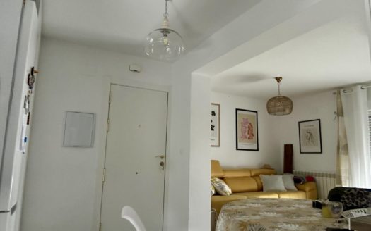 Excelente piso de 3 dormitorios con wifi incluido en Avenida Pablo Picasso