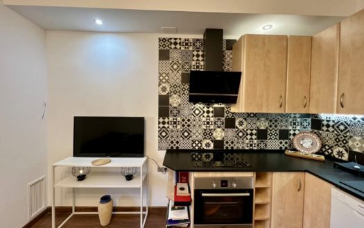 Excelente piso de 2 dormitorios y 2 baños con plaza de garaje y wifi incluidos en Armilla