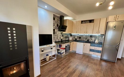 Excelente piso de 2 dormitorios y 2 baños con plaza de garaje y wifi incluidos en Armilla