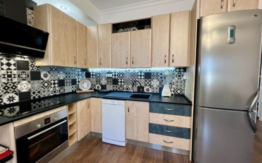 Excelente piso de 2 dormitorios y 2 baños con plaza de garaje y wifi incluidos en Armilla