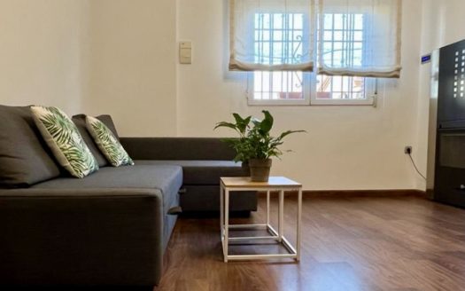 Excelente piso de 2 dormitorios y 2 baños con plaza de garaje y wifi incluidos en Armilla