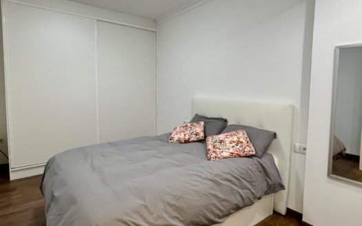 Excelente piso de 2 dormitorios y 2 baños con plaza de garaje y wifi incluidos en Armilla