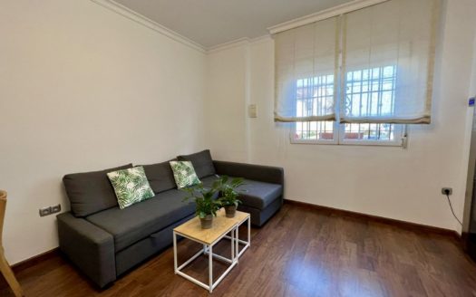 Excelente piso de 2 dormitorios y 2 baños con plaza de garaje y wifi incluidos en Armilla