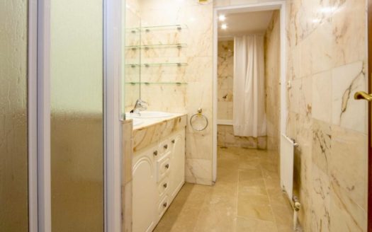 Excelente piso de 5 dormitorios y 3 baños en Camino de Ronda