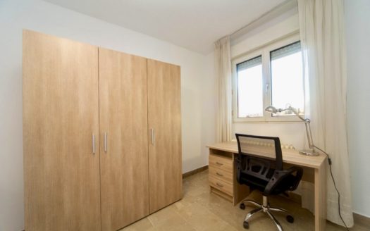 Habitaciones en piso de 5 dormitorios y 3 baños en Camino de Ronda