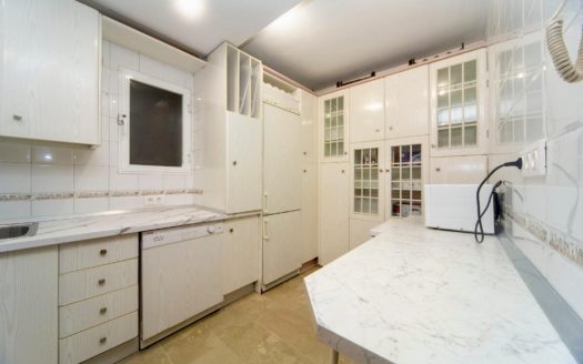 Excelente piso de 5 dormitorios y 3 baños en Camino de Ronda