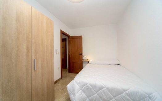Habitaciones en piso de 5 dormitorios y 3 baños en Camino de Ronda