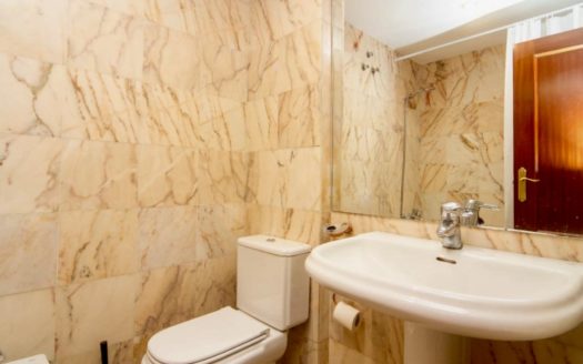 Habitaciones en piso de 5 dormitorios y 3 baños en Camino de Ronda