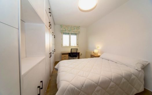 Excelente piso de 5 dormitorios y 3 baños en Camino de Ronda