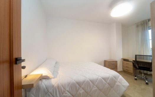 Excelente piso de 5 dormitorios y 3 baños en Camino de Ronda