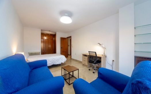 Excelente piso de 5 dormitorios y 3 baños en Camino de Ronda