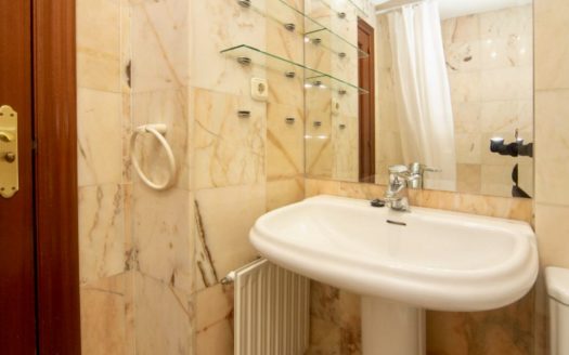 Excelente piso de 5 dormitorios y 3 baños en Camino de Ronda