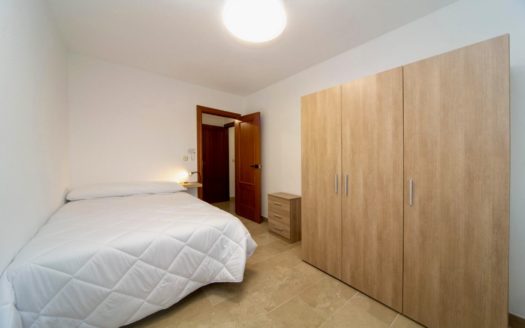 Habitaciones en piso de 5 dormitorios y 3 baños en Camino de Ronda